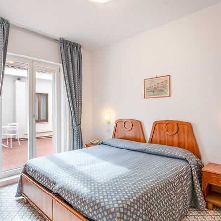 Hotel Eliseo Park'S Sant'Agnello Bagian luar foto